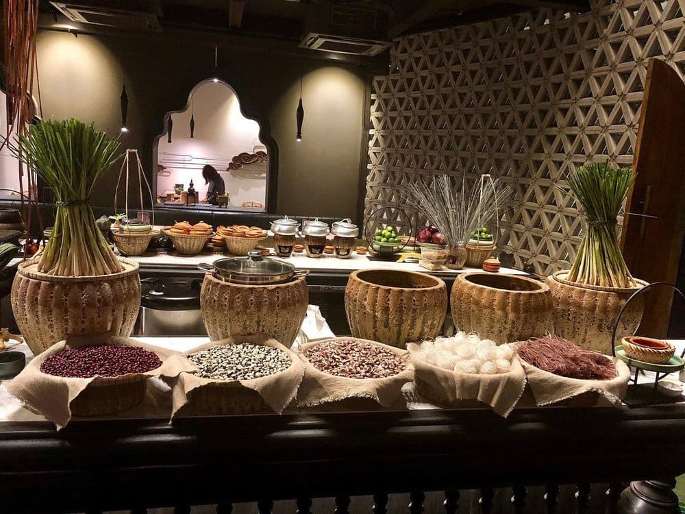 Không gian vừa ấm cúng vừa sang trọng tại Sadhu Chay Buffet (Nguồn: Interney)